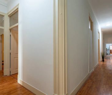 Room in a shared 10-bedroom apartment for rent in Lisbon perfect fo... - Photo 4