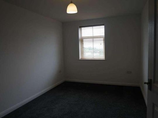 Turners Place, Rochdale, OL12 - Photo 1