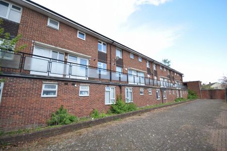 2 bedroom maisonette to rent - Photo 4