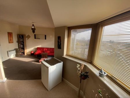 1 bedroom flat to rent - Photo 2