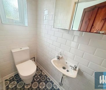 5 bedroom detached house to rent - Photo 4