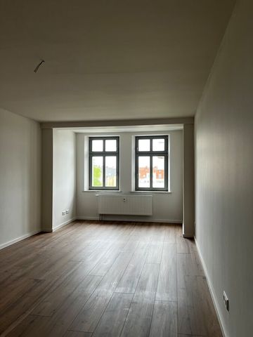 ERSTBEZUG nach Sanierung - große 2-Raum Dachgeschosswohnung mit offener Küche - Foto 3