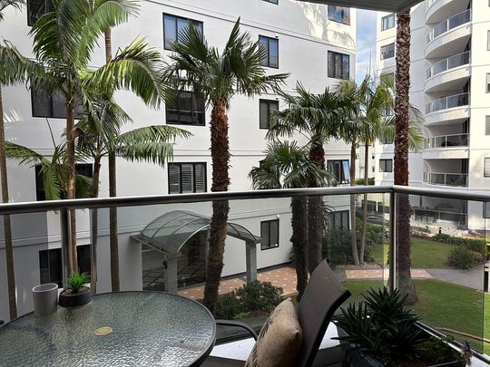 Beachfront Apartment - 2 Large Bedrooms - Photo 1