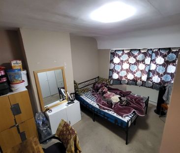 4 bed terraced house to rent Abercorn Crescent, Harrow HA2 - Photo 3