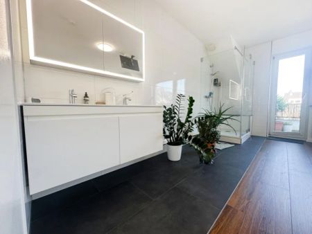 Altstadt: Zentraler geht es kaum! Einzigartige Maisonette-Wohnung mit Einbauküche und zwei Balkonen! - Foto 4