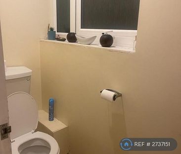 2 bedroom maisonette to rent - Photo 2