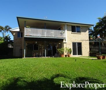 Large Family Home! - Photo 3