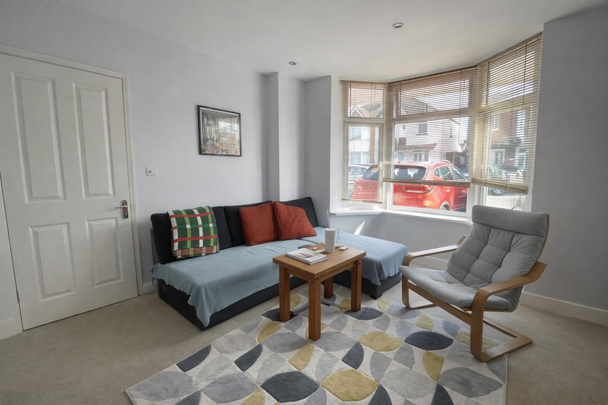 Manor Road North, Southampton, Sholing - Photo 1