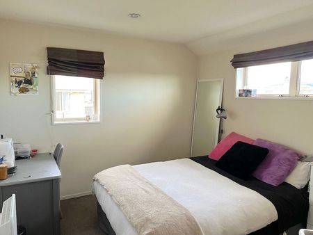 Double glazed newish home - Photo 3