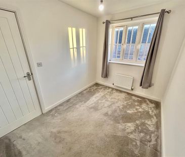 Meridian Close - Photo 3