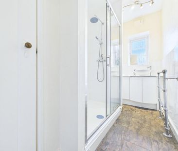 3 bedroom flat to rent - Photo 2