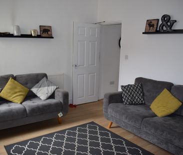 Double room- Large communal space - Photo 1