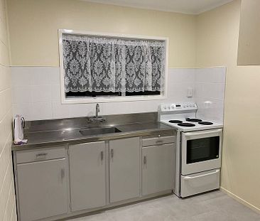 Charming 1BR Flat in Otahuhu - Photo 3