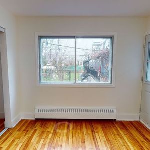 Pet-Friendly 4.5 Apartment In Lachine - Photo 3