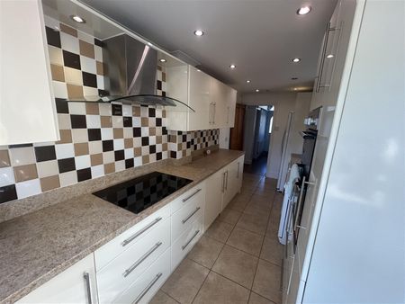 3 Bedroom House To Rent - Photo 4