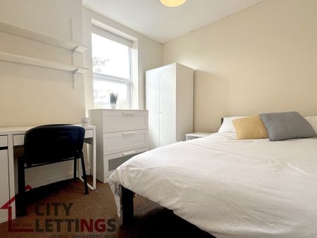 5 Bedroom Mid Terraced House - Photo 3