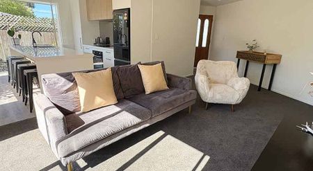 Contemporary living in Richmond - Photo 5