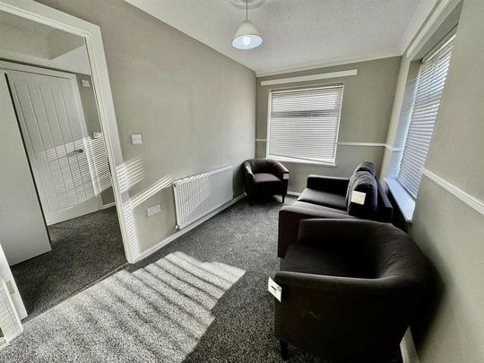 4 bedroom semi-detached house to rent - Photo 1