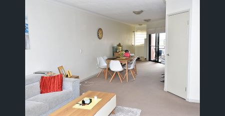 Top floor,top unit. Good price, stunning views. - Photo 5