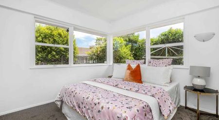 Beautiful 3-Bedroom Home with Rumpus Room in Prime Papatoetoe Location! - Photo 2