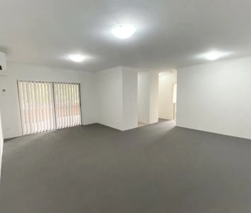 MODERN 2 BEDROOM APARTMENT LOCATED IN THE HEART OF MT DRUITT - Photo 1