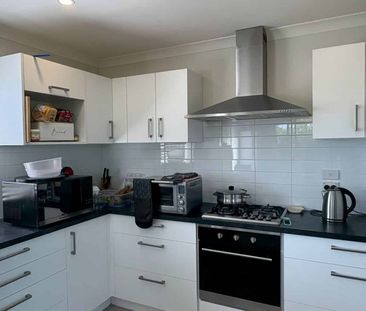 ROLLESTON - 4 BEDROOMS, 2 BATHROOMS, HEATPUMP, DOUBLE GARAGE - Photo 3