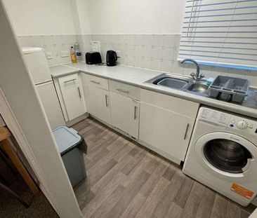 The Pines, Anthony Road, Borehamwood, WD6 - Photo 4