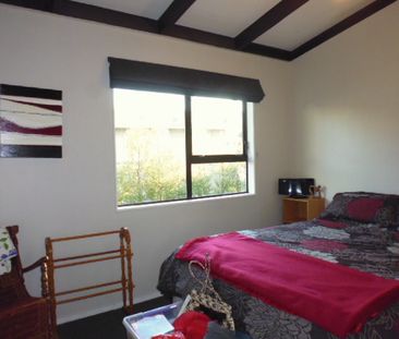 Lovely Home in Oxford Terrace - Photo 2