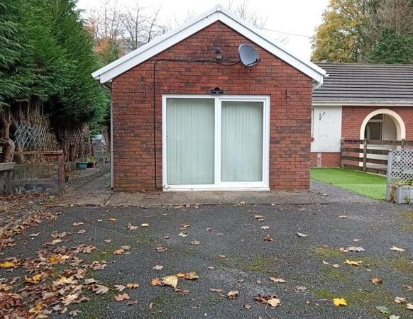 Meadow Side, Ammanford, SA18 - Photo 1