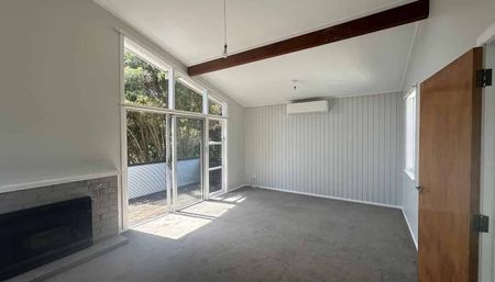 Sunny 3BR Family Home in Raumati South - Photo 4