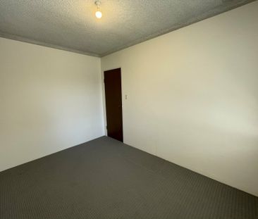 Charming 2-bedroom Unit - Photo 4