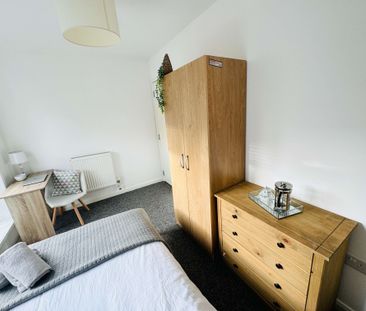 A Comforting 6 Double Bedrooms for Rent in Brighton - Photo 2