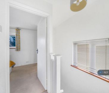 2 bedroom semi-detached house to rent - Photo 5