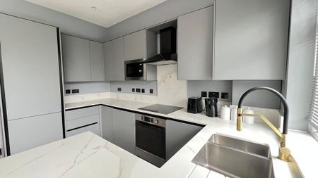 3 bedroom maisonette to rent - Photo 2