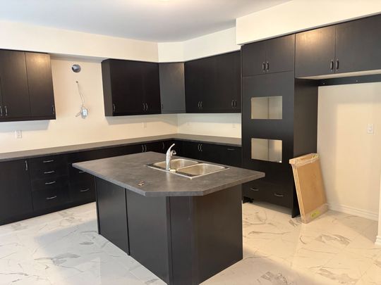 For Lease - 7 Mckernan Avenue, Brantford, Ontario - Photo 1