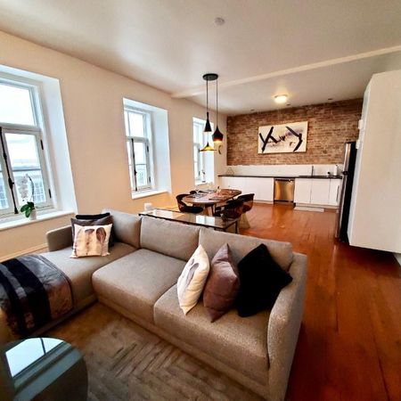 Stunning 2 bd apartment overlooking Bonsecours Market, Old Montreal - Photo 4