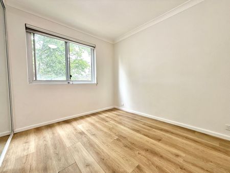 Spacious and Modern 3 Bedroom Apartment - Photo 3