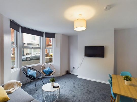 6 bedroom house of multiple occupation to rent - Photo 1