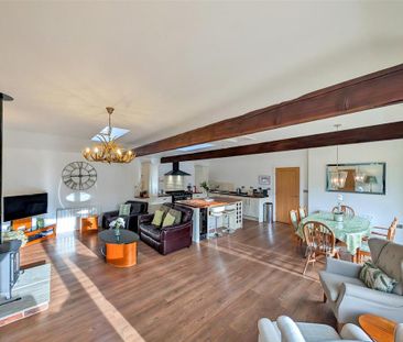 2 bedroom barn conversion to rent - Photo 1