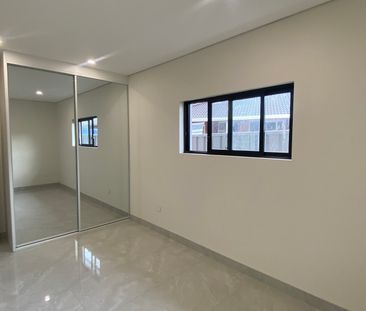 Street Facing Granny Flat with Parking! - Photo 1