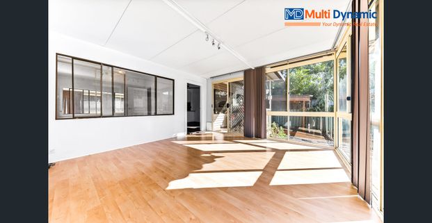 Spacious & Versatile 3-Bedroom Family Home with Alfresco & Sunroom Comfort - Photo 1