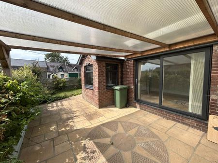 3 bedroom semi-detached house to rent - Photo 3