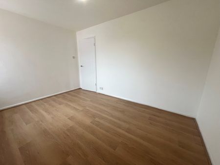 3 bedroom apartment to rent - Photo 4