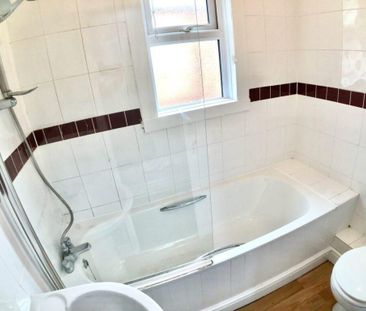 4 bedroom terraced house to rent - Photo 4
