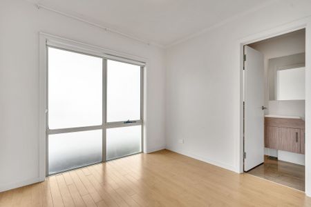 Beautiful Townhouse Overlooking Park! - Photo 5