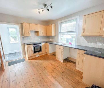 4 bedroom detached house to rent - Photo 4