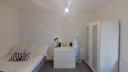 3 bedroom flat to rent - Photo 4