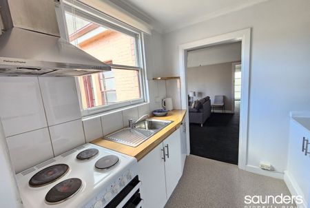 Fully furnished unit walking distance to lgh - Photo 5