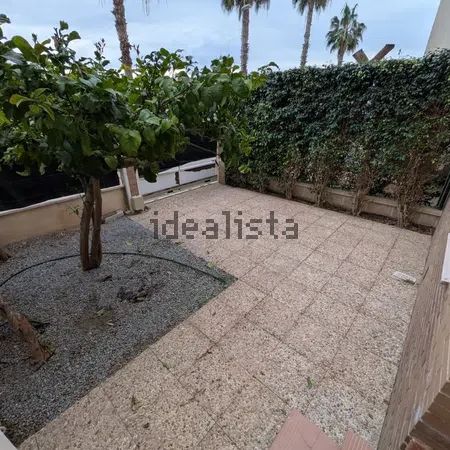 Alquiler de chalet adosado en Calle Nectarina - Photo 1