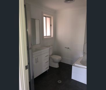 Modern Three Bedroom House - Photo 6